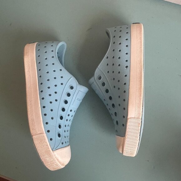 Native Jefferson Kids Size 11 Sky Blue/Shell White Toddler Girl Sneaker - Picture 4 of 11